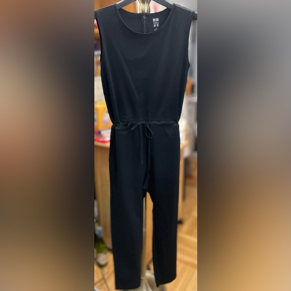 Special Uniqlo-Theory collab black jumpsuit - Picture 2 of 7